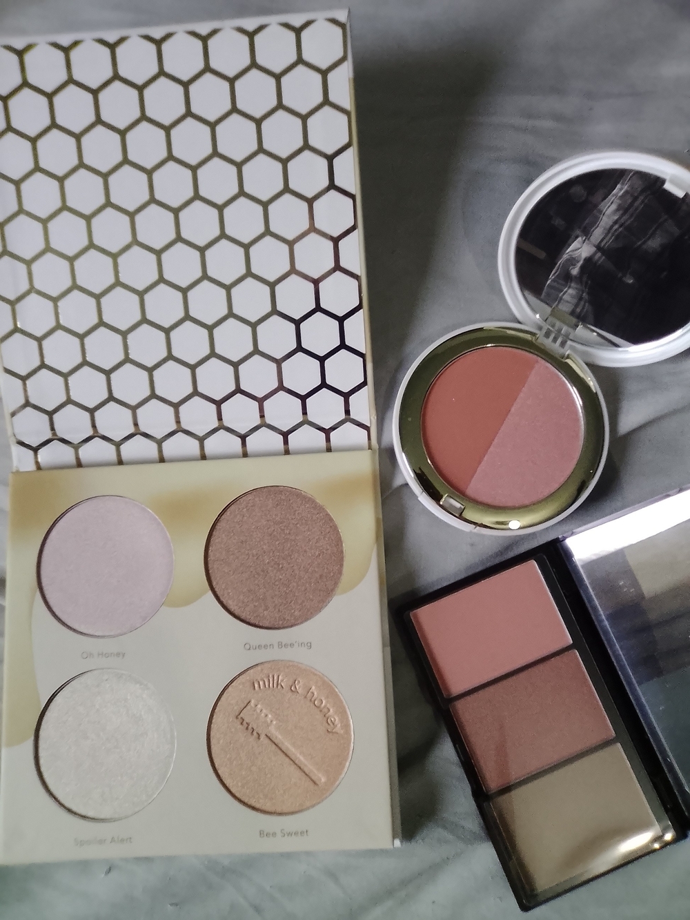 Bundle Of 50+ Makeup And Beauty Items - Picture 2 of 11